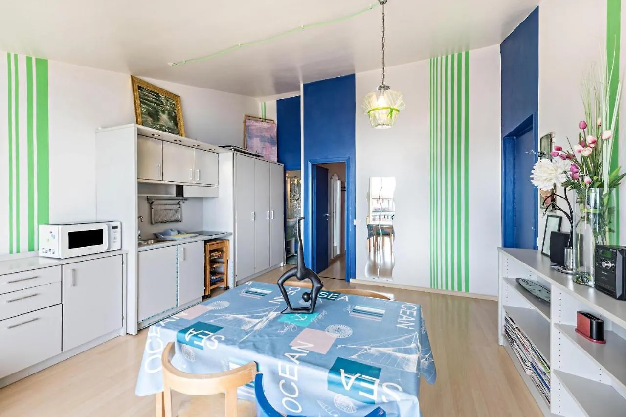 Apartment Front Lake Amazing View Manerba del Garda Italy