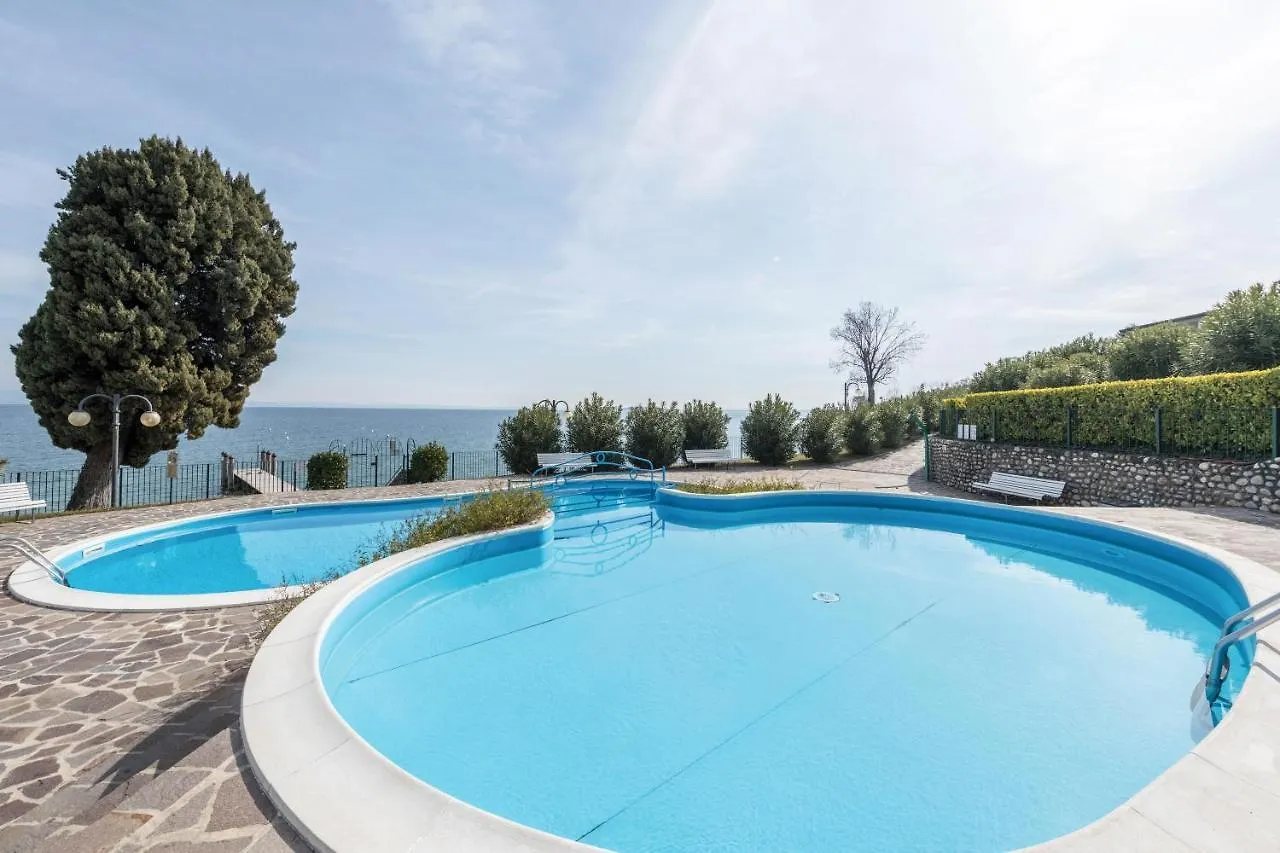 Front Lake Amazing View Manerba del Garda 0*,  Italy